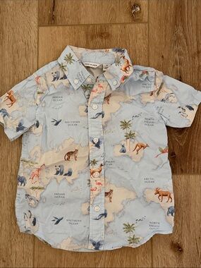 Janie and Jack | Light Blue Map & Animal Print Button-Down Shirt | size 2T